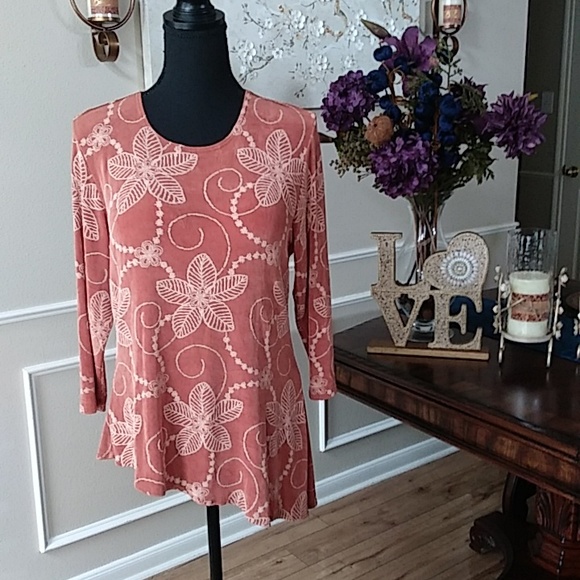 Picadilly Fashion Floral Embroidered Asymmetric Top. Size SP - Picture 12 of 16